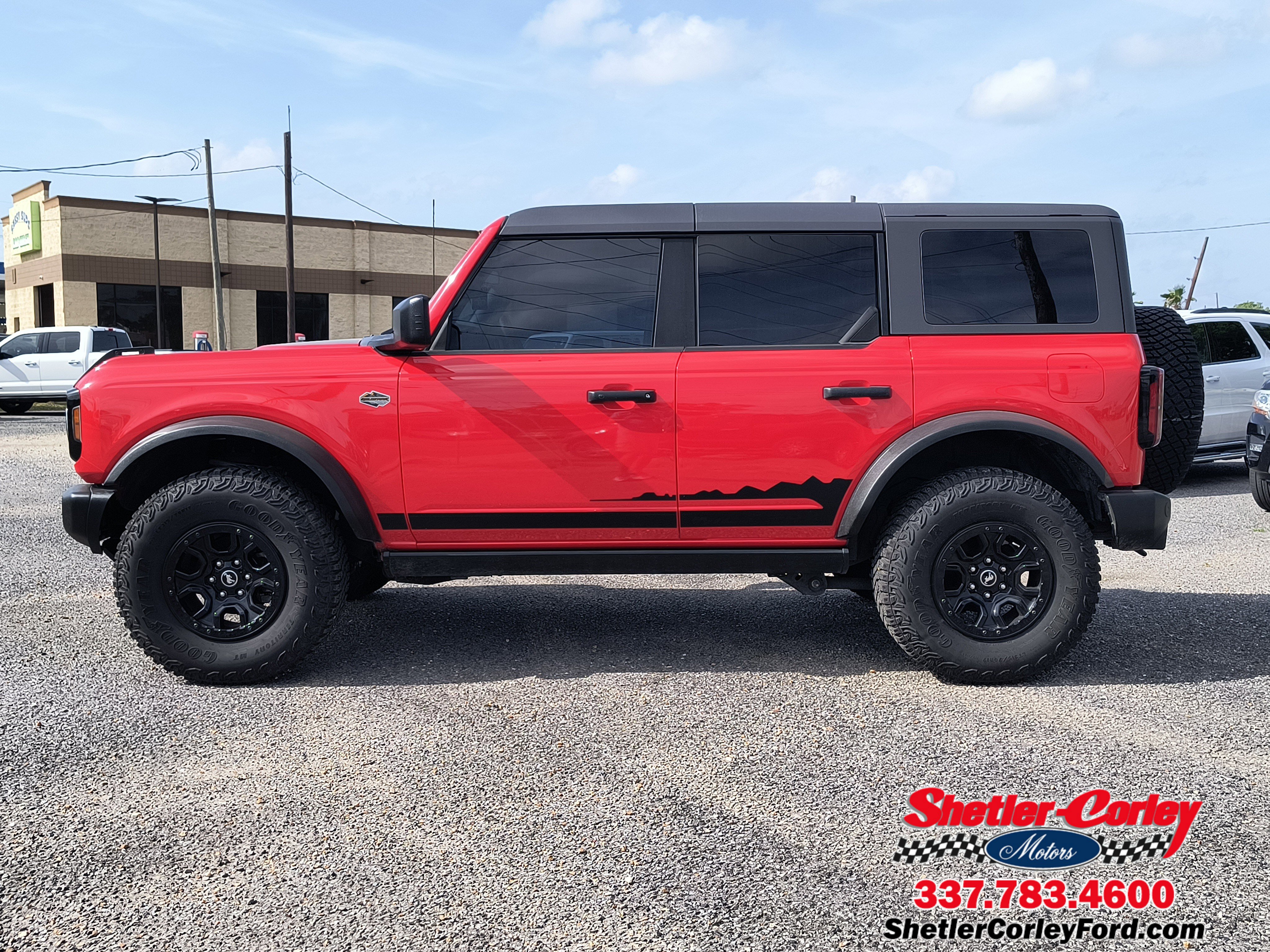 Used 2023 Ford Bronco Wildtrak image 3