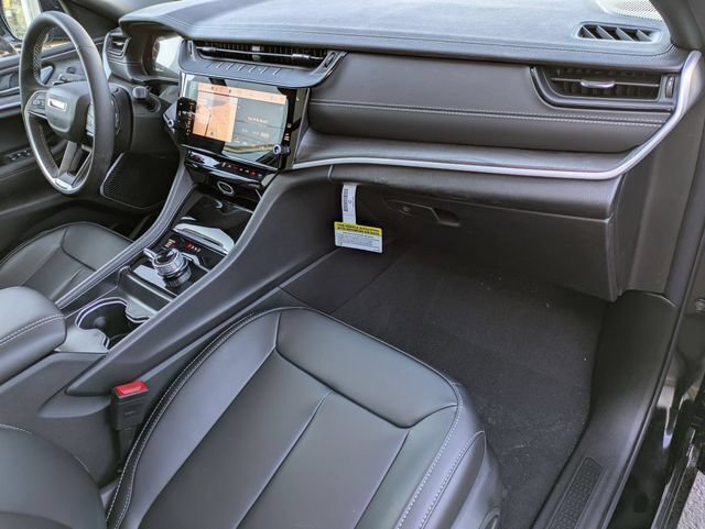 New 2026 Jeep Grand Cherokee Limited w/ Limited Altitude Package AWD/4WD image 35