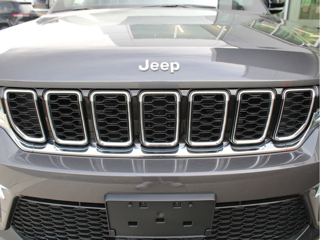 New 2025 Jeep Grand Cherokee Limited image 2