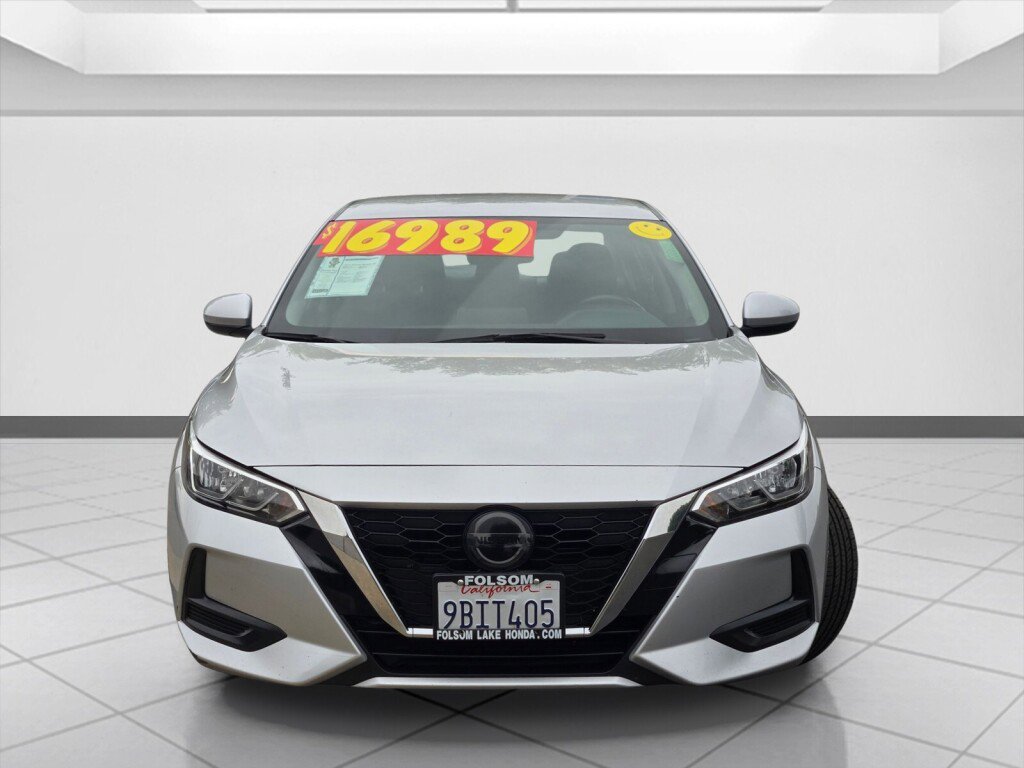 Used 2022 Nissan Sentra SV image 2