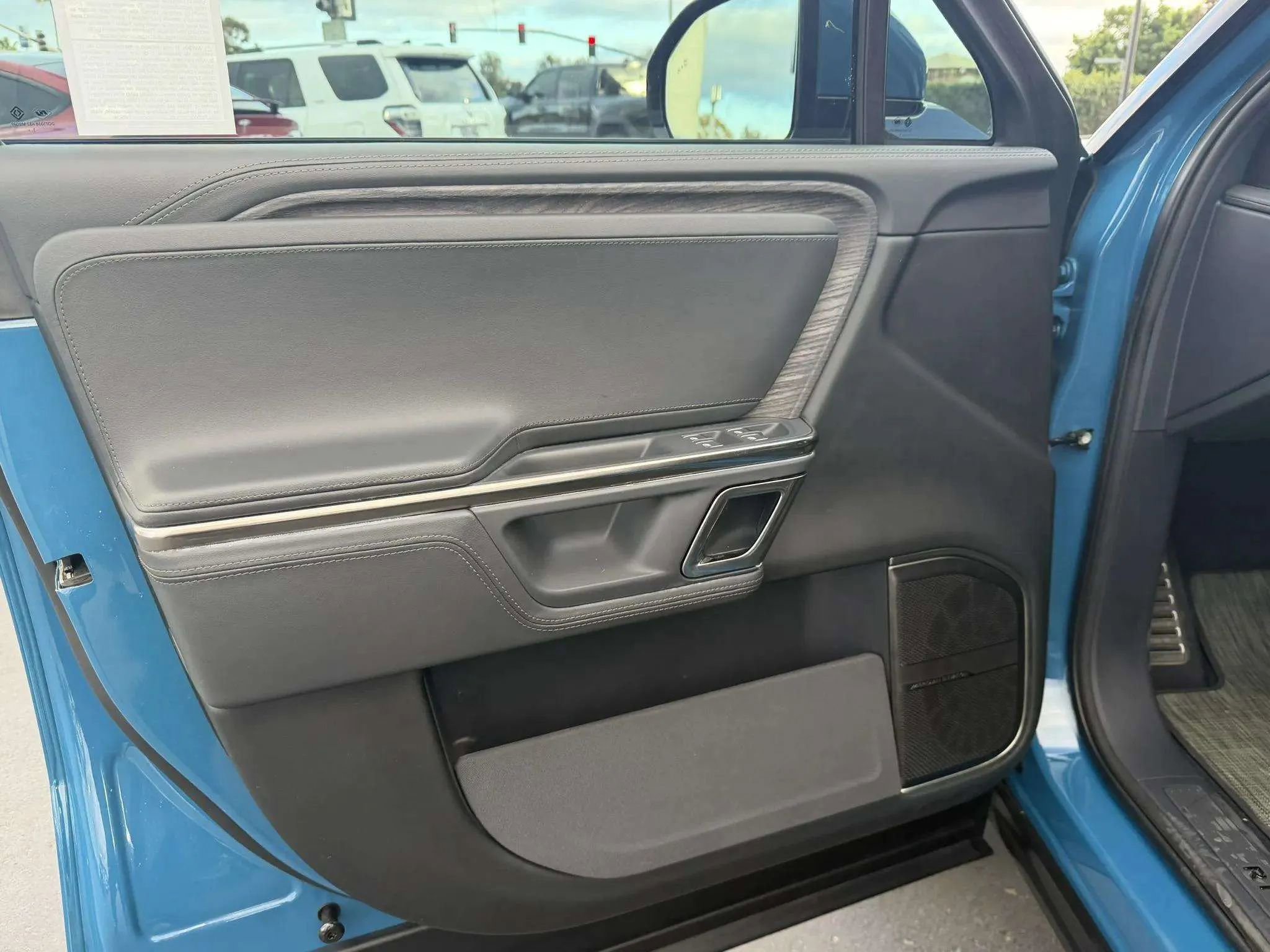 Used 2022 Rivian R1T Launch Edition image 22