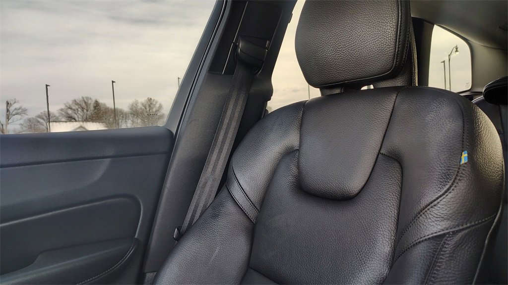 Certified 2023 Volvo XC60 B5 Plus w/ Climate Package image 23