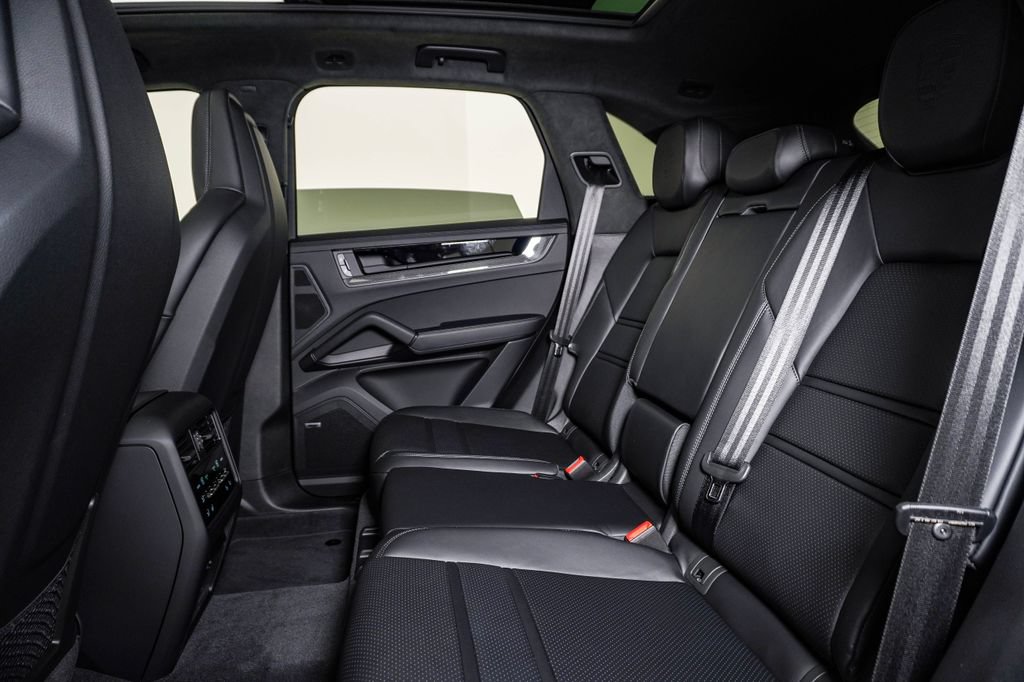 New 2026 Porsche Cayenne GTS AWD/4WD image 17