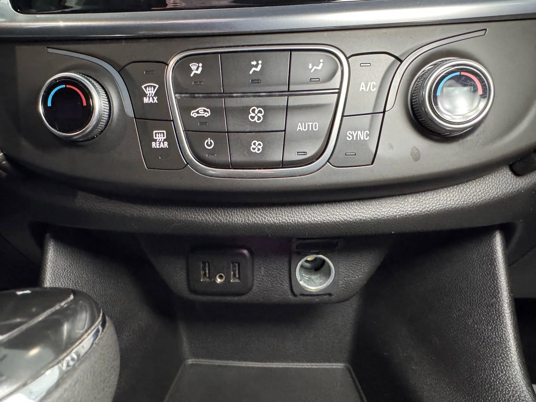 Used 2020 Chevrolet Traverse LS image 36