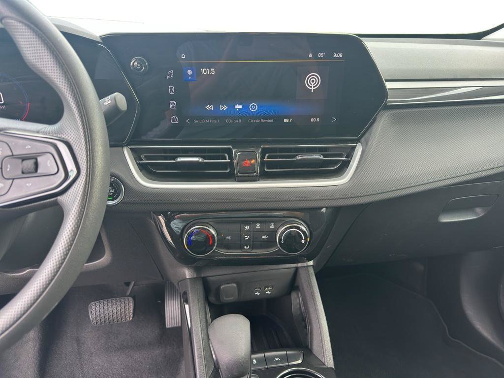 Used 2025 Chevrolet TrailBlazer LT FWD image 4