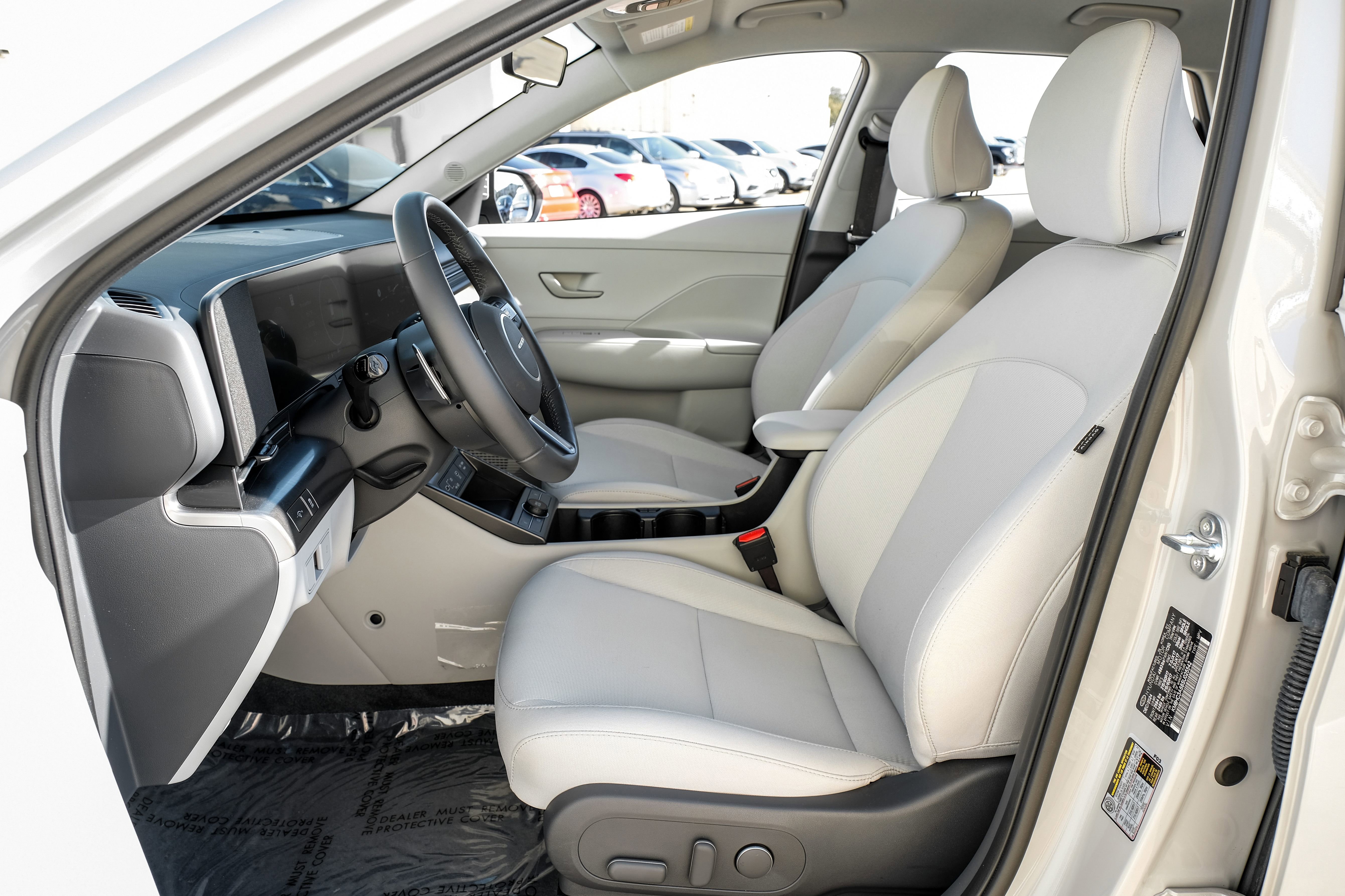 Used 2025 Hyundai Kona SEL FWD image 3