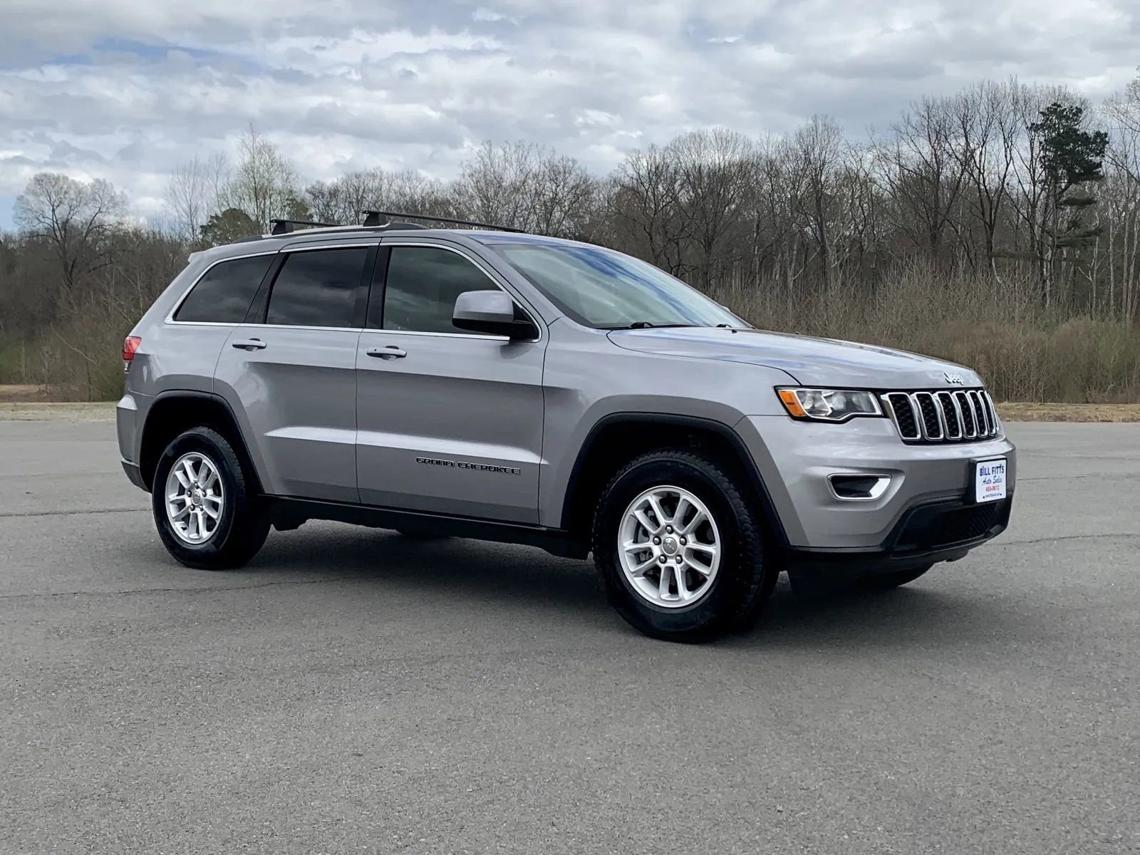 Used 2019 Jeep Grand Cherokee Laredo RWD image 1