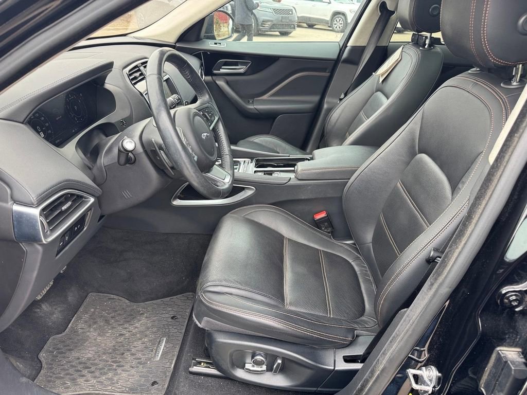Used 2019 Jaguar F-PACE Prestige image 8