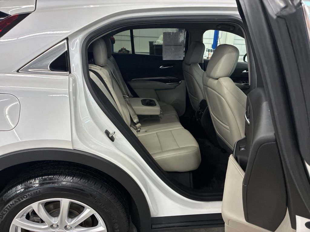 Used 2022 Cadillac XT4 Luxury w/ Cold Weather Package AWD/4WD image 12