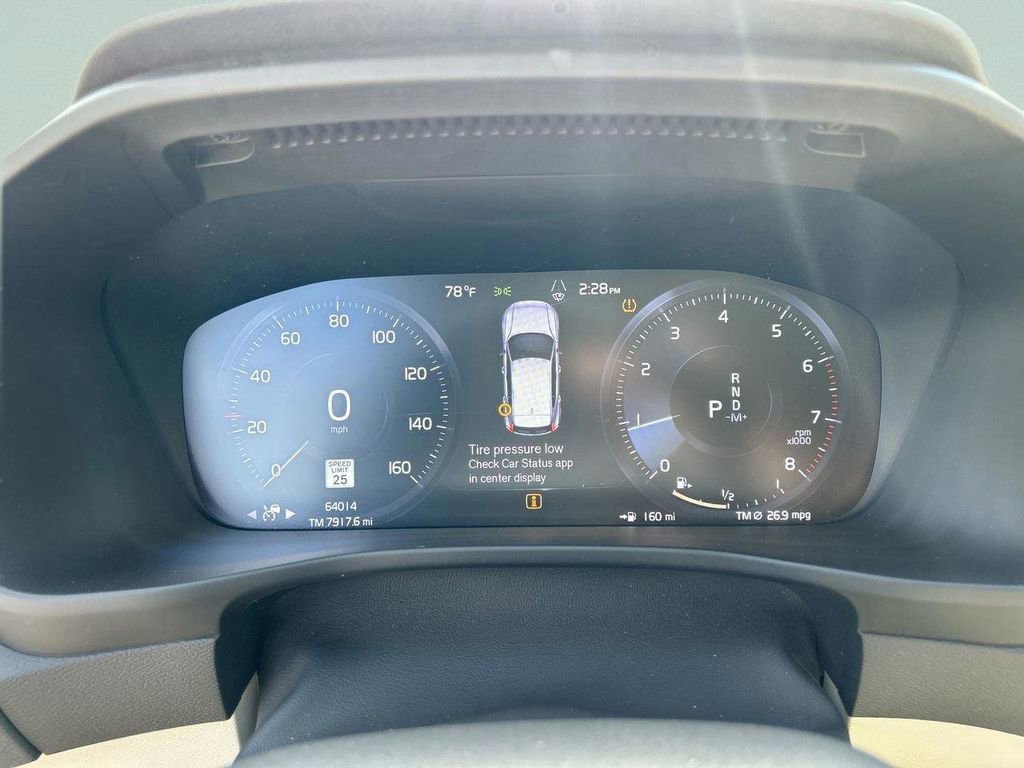 Used 2019 Volvo XC40 T5 Momentum image 36