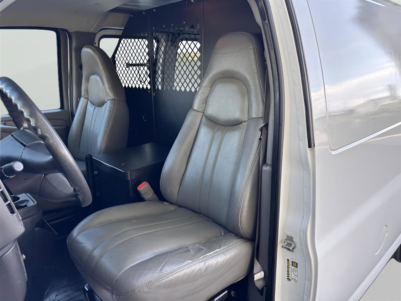 Used 2005 Chevrolet Express 1500 RWD image 12