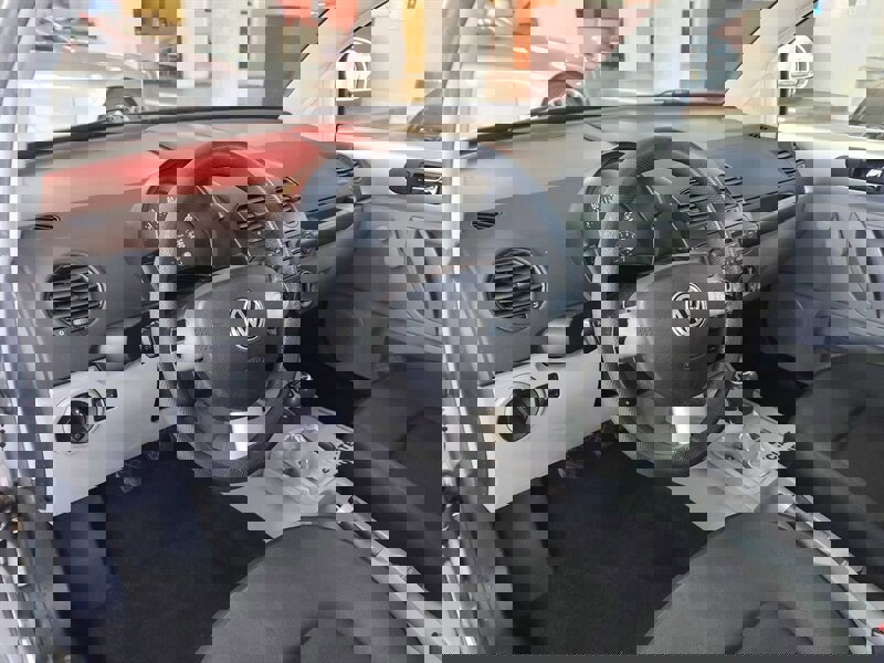 Used 2000 Volkswagen Beetle GL image 9