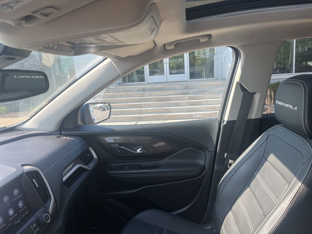 Used 2024 GMC Terrain Denali w/ Denali Premium Package image 12