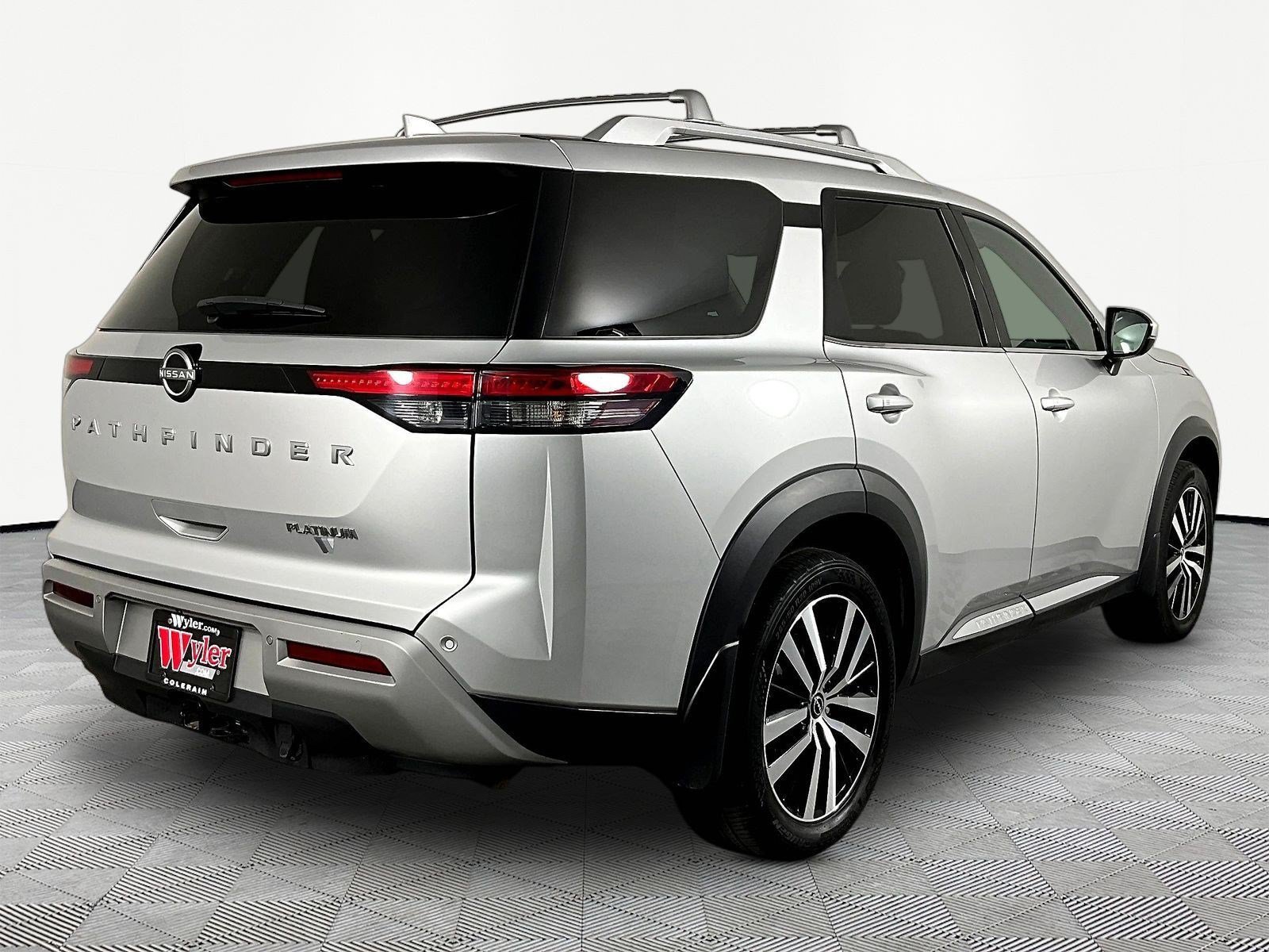 Certified 2023 Nissan Pathfinder Platinum FWD image 6