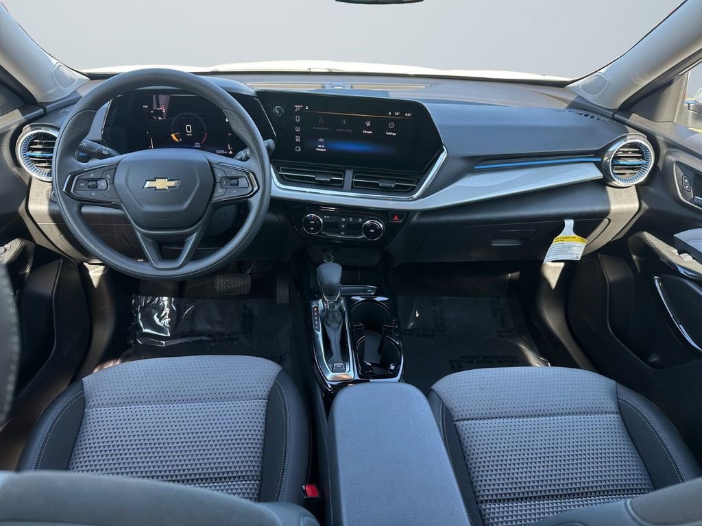 Certified 2025 Chevrolet Trax LT FWD image 6