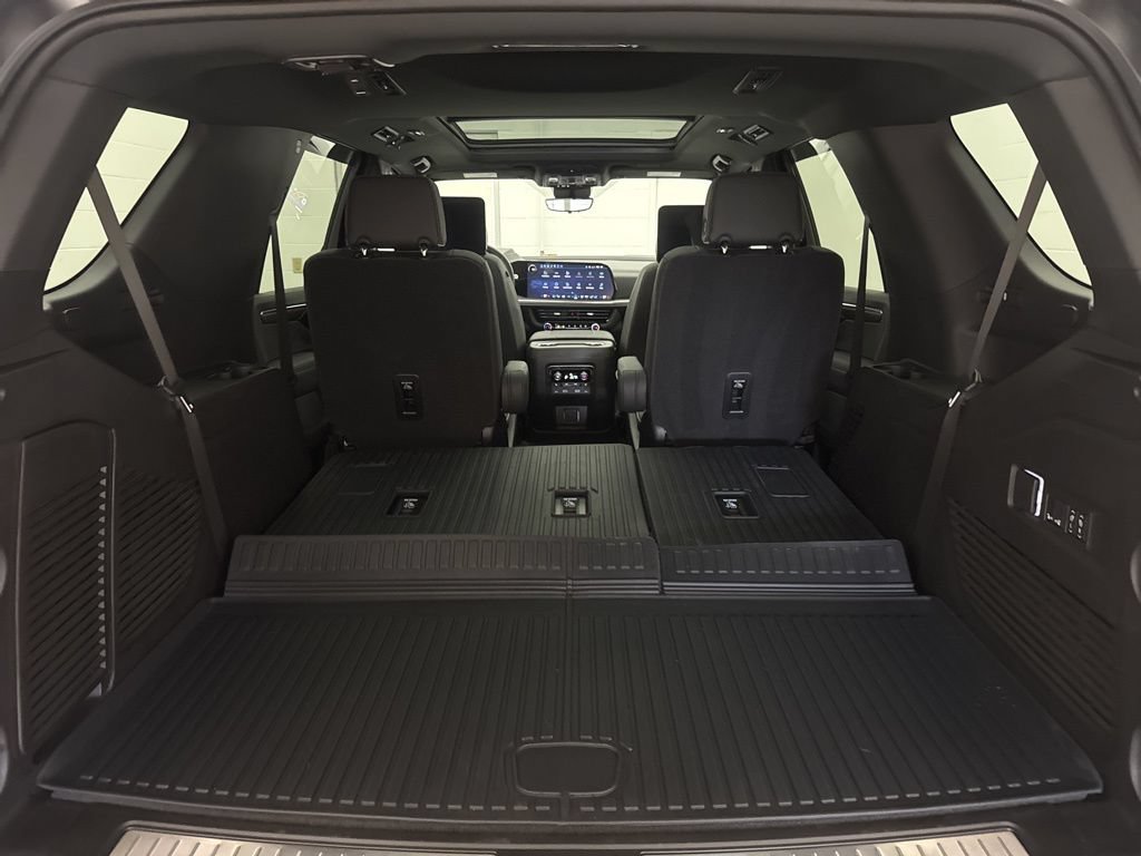 Used 2025 Chevrolet Tahoe Premier AWD/4WD image 23