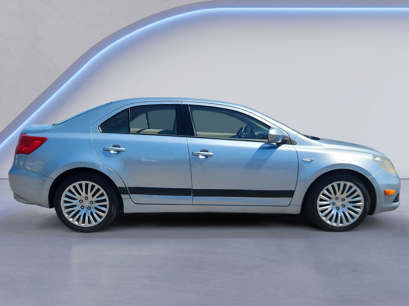 Used 2012 Suzuki Kizashi SE image 2
