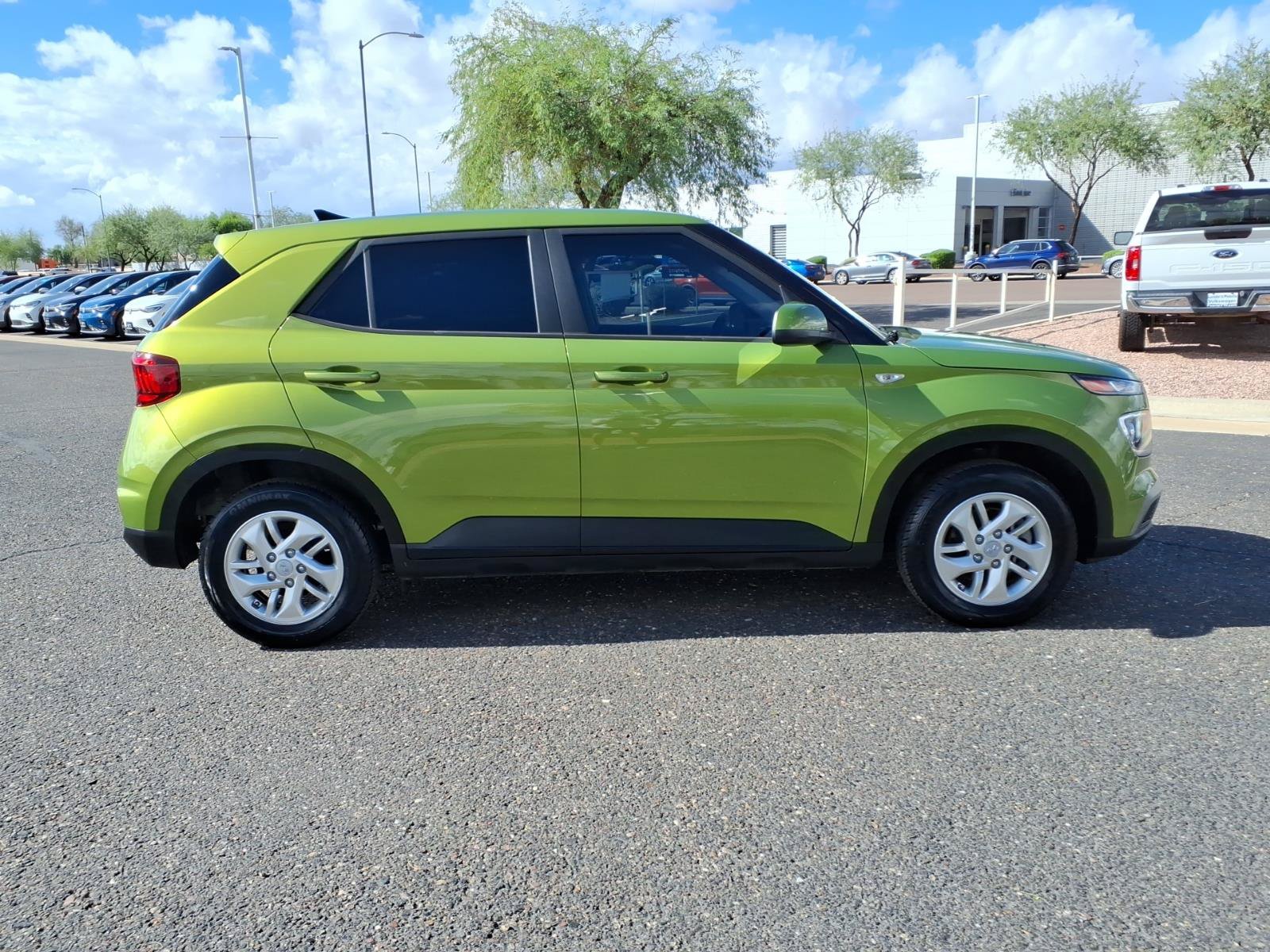 Used 2022 Hyundai Venue SE FWD image 3