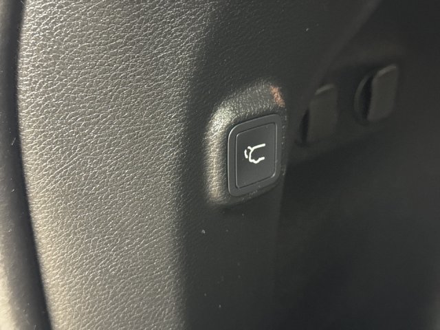 Used 2022 Jeep Cherokee Limited w/ Mopar Interior Package AWD/4WD image 25
