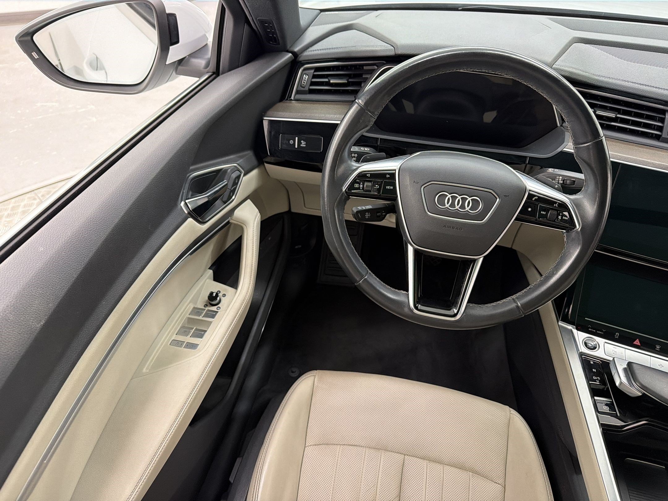 Used 2024 Audi Q8 e-tron Premium Plus w/ Premium Plus Package AWD/4WD image 29