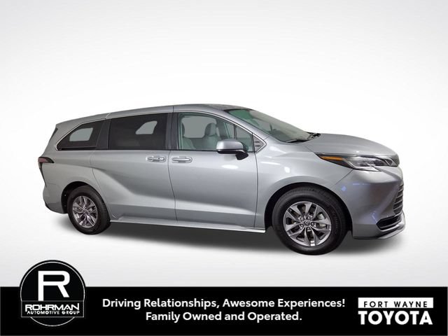 Used 2023 Toyota Sienna LE FWD image 5