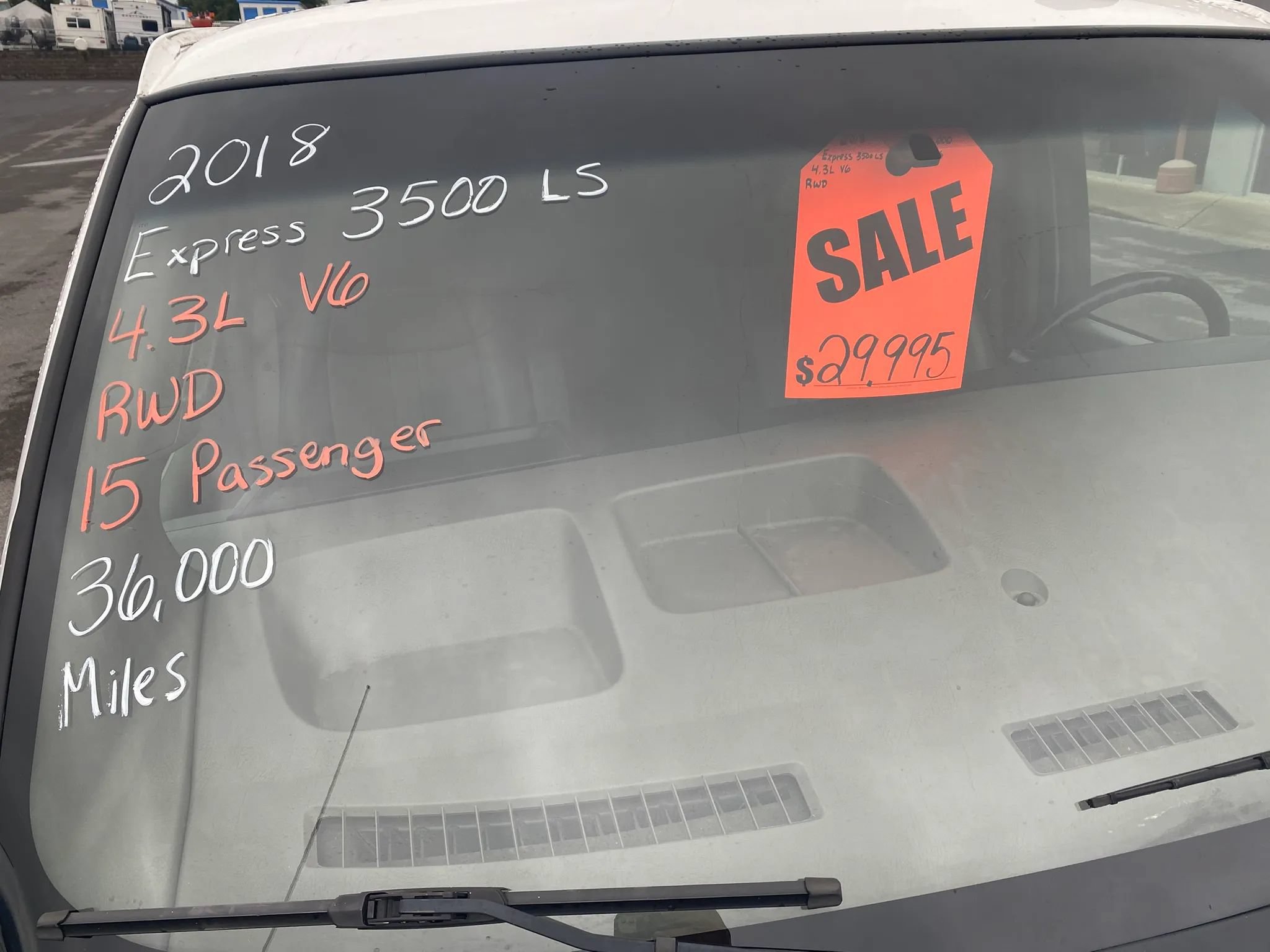 Used 2018 Chevrolet Express 3500 LS RWD image 3