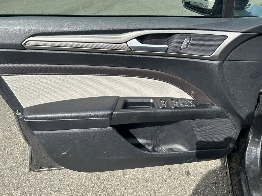 Used 2019 Ford Fusion SE w/ Equipment Group 151A image 17