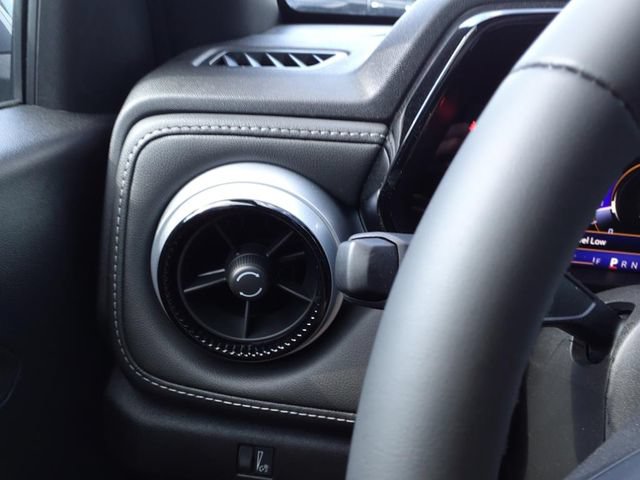 Used 2024 Chevrolet Colorado LT w/ LT Convenience Package II RWD image 19