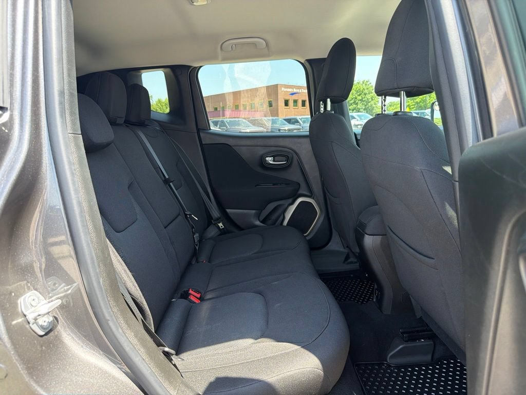 Used 2017 Jeep Renegade Latitude w/ Popular Equipment Group AWD/4WD image 12