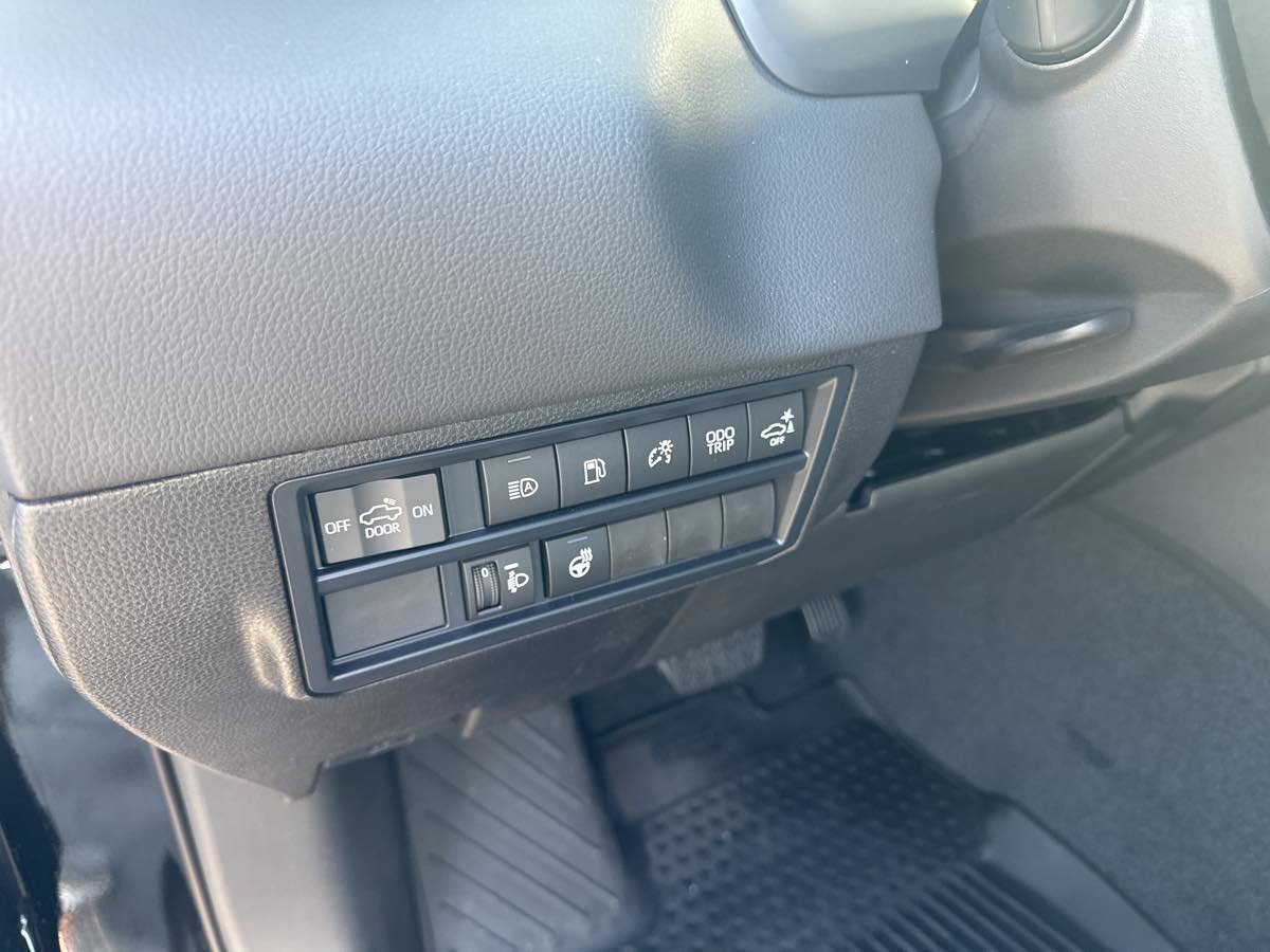 Used 2025 Toyota Tundra Limited AWD/4WD image 12