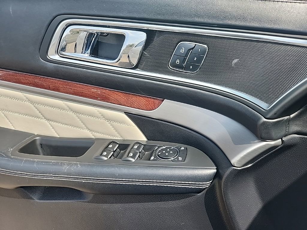 Used 2017 Ford Explorer Platinum AWD/4WD image 25