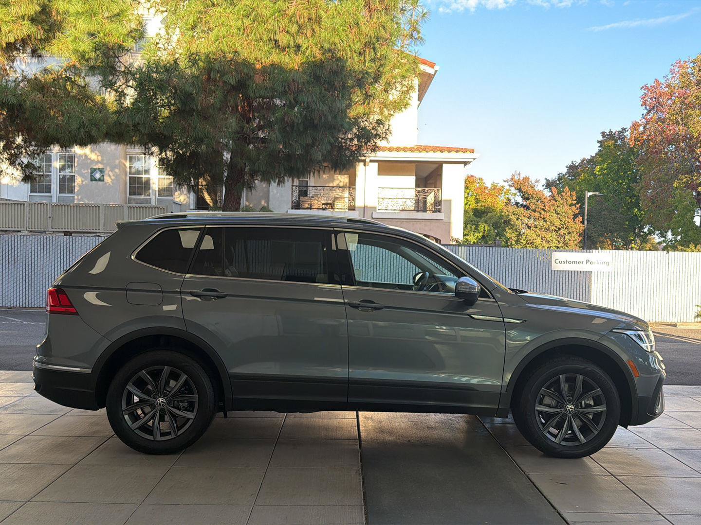 Certified 2023 Volkswagen Tiguan SE FWD image 6