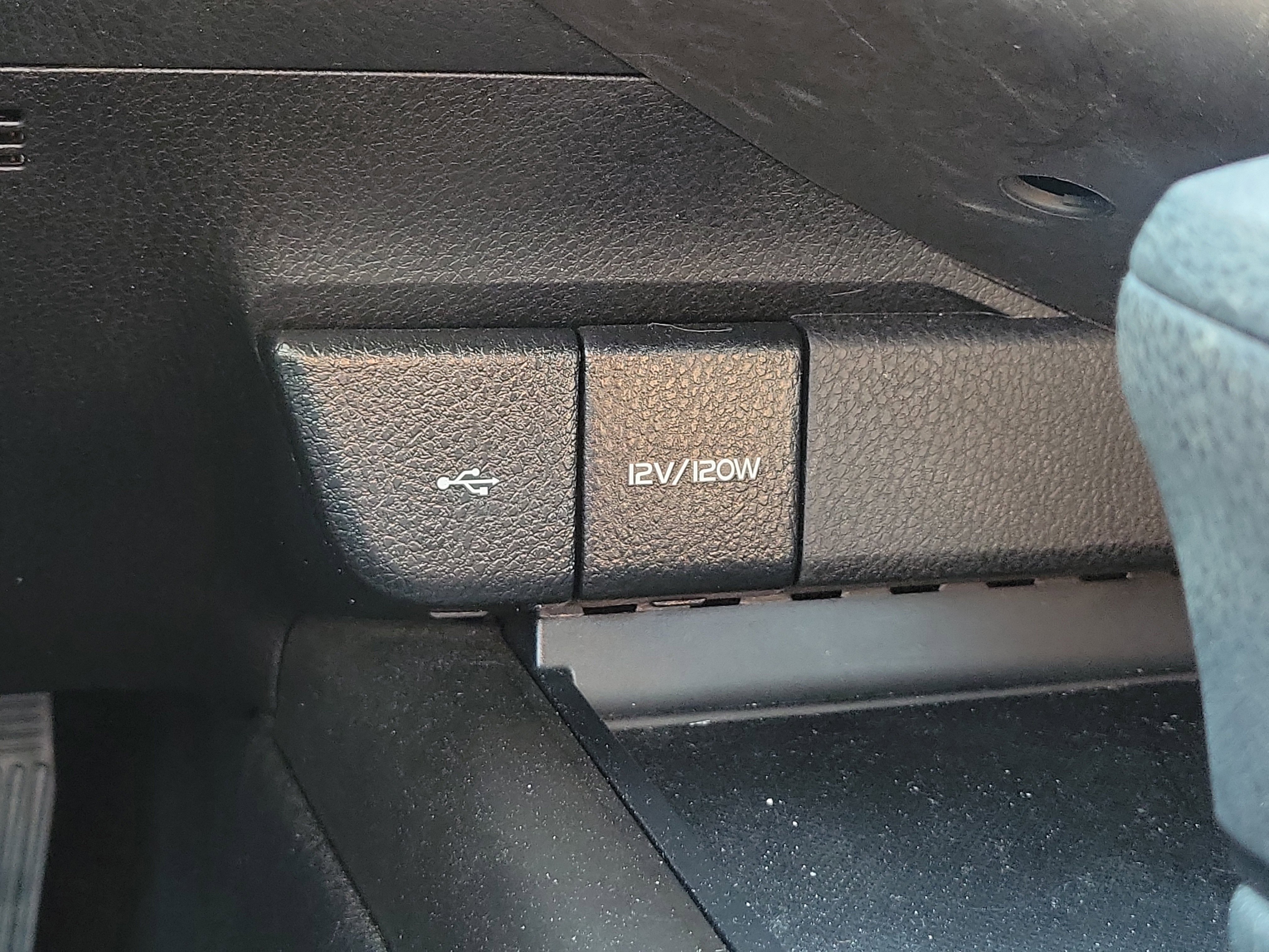 Used 2021 Toyota Camry LE image 29