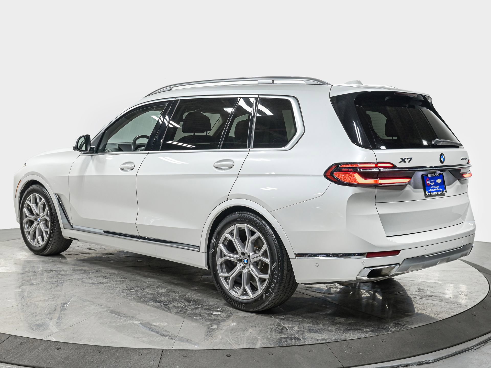 Used 2023 BMW X7 xDrive40i w/ Premium Package AWD/4WD image 4
