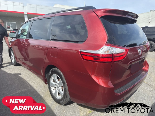 Used 2015 Toyota Sienna LE image 3