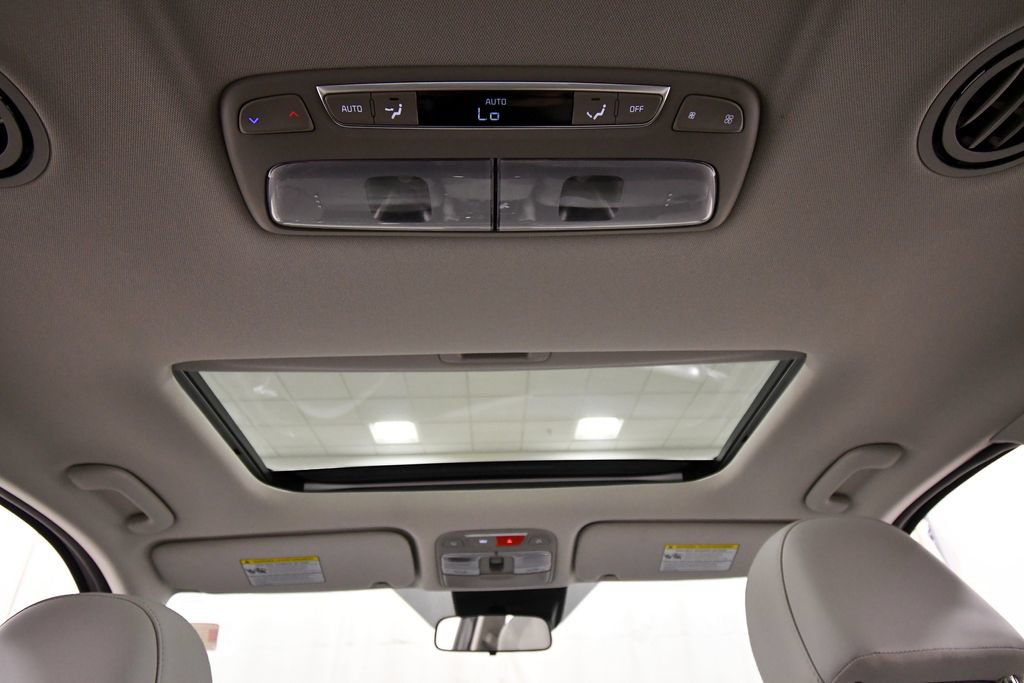 Certified 2024 Kia Telluride S w/ S Sunroof Package AWD/4WD image 16