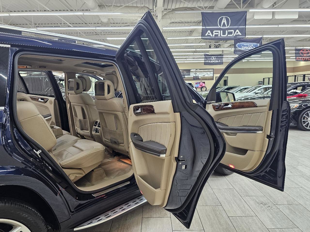 Used 2014 Mercedes-Benz GL 550 4MATIC image 16