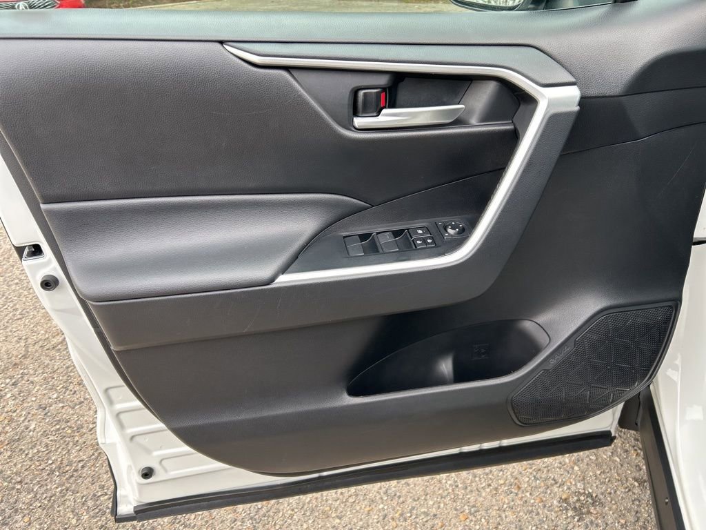 Used 2021 Toyota RAV4 XLE image 16
