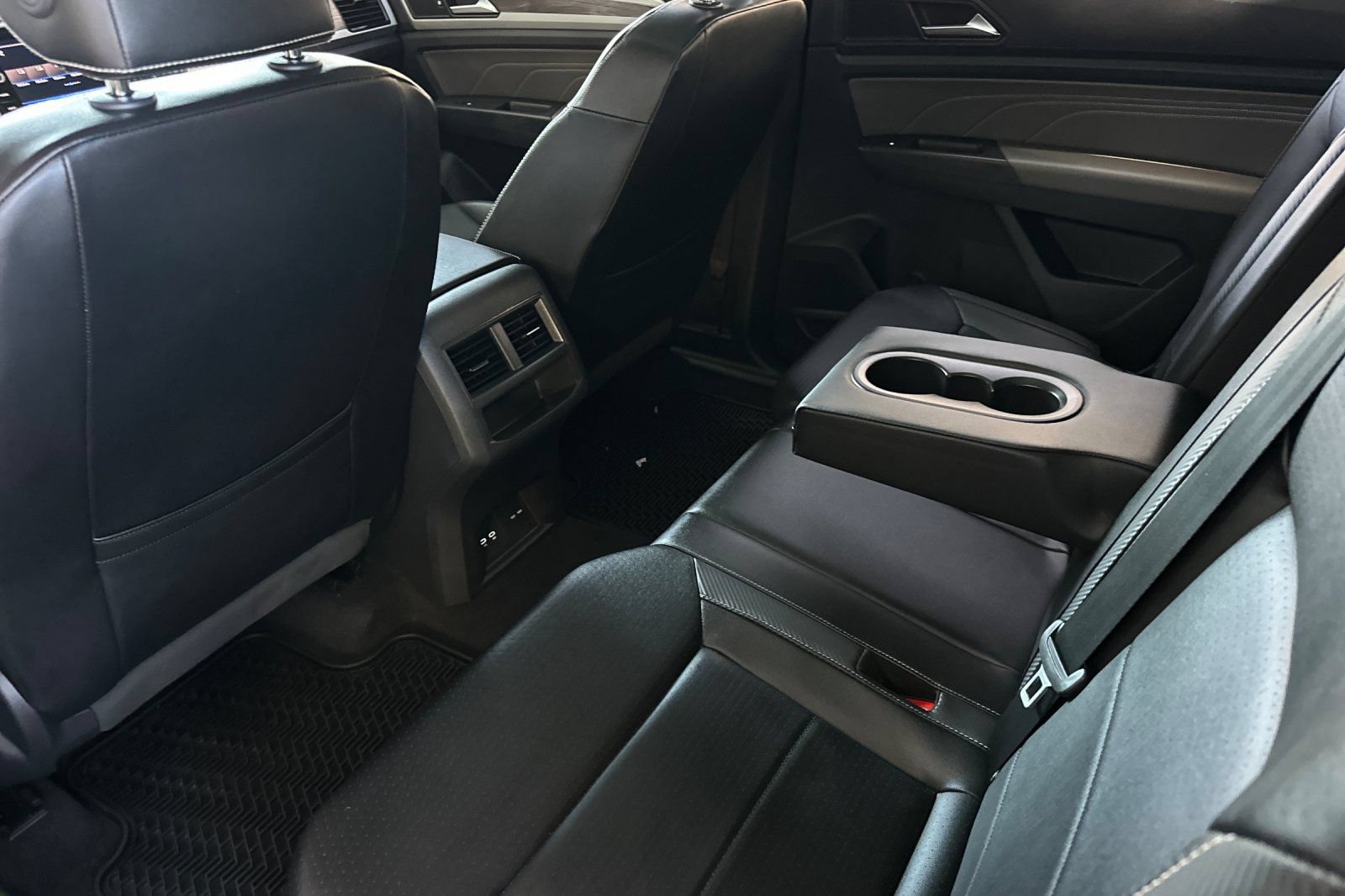Used 2022 Volkswagen Atlas Cross Sport SE w/ Panoramic Sunroof Package FWD image 12