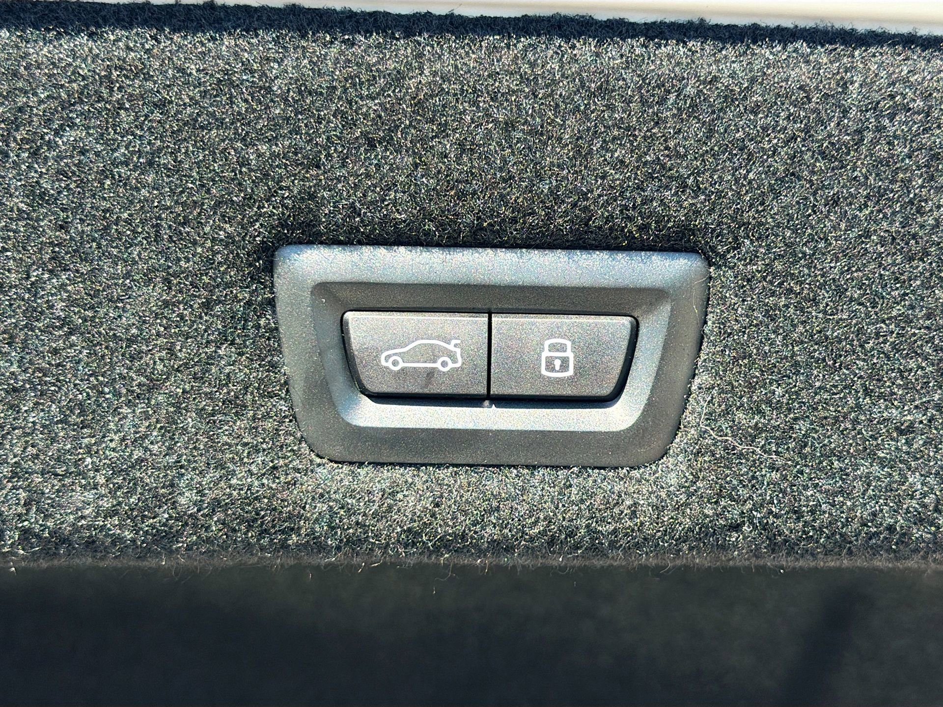 Certified 2025 BMW 740i image 14