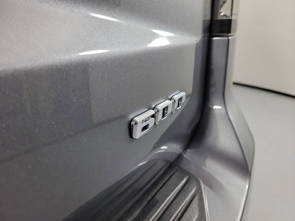 Used 2022 Cadillac Escalade Luxury RWD image 6