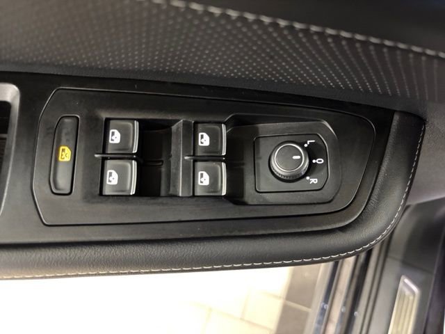 Used 2024 Volkswagen Atlas Cross Sport SEL R-Line image 7