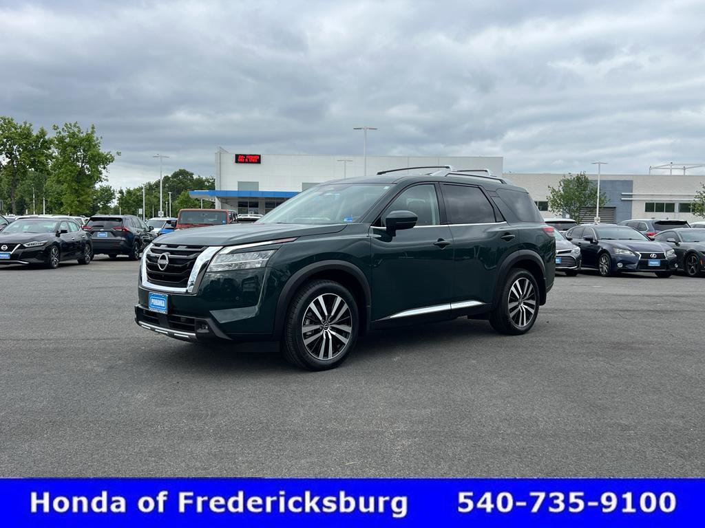 Used 2024 Nissan Pathfinder Platinum w/ Cargo Package AWD/4WD image 4