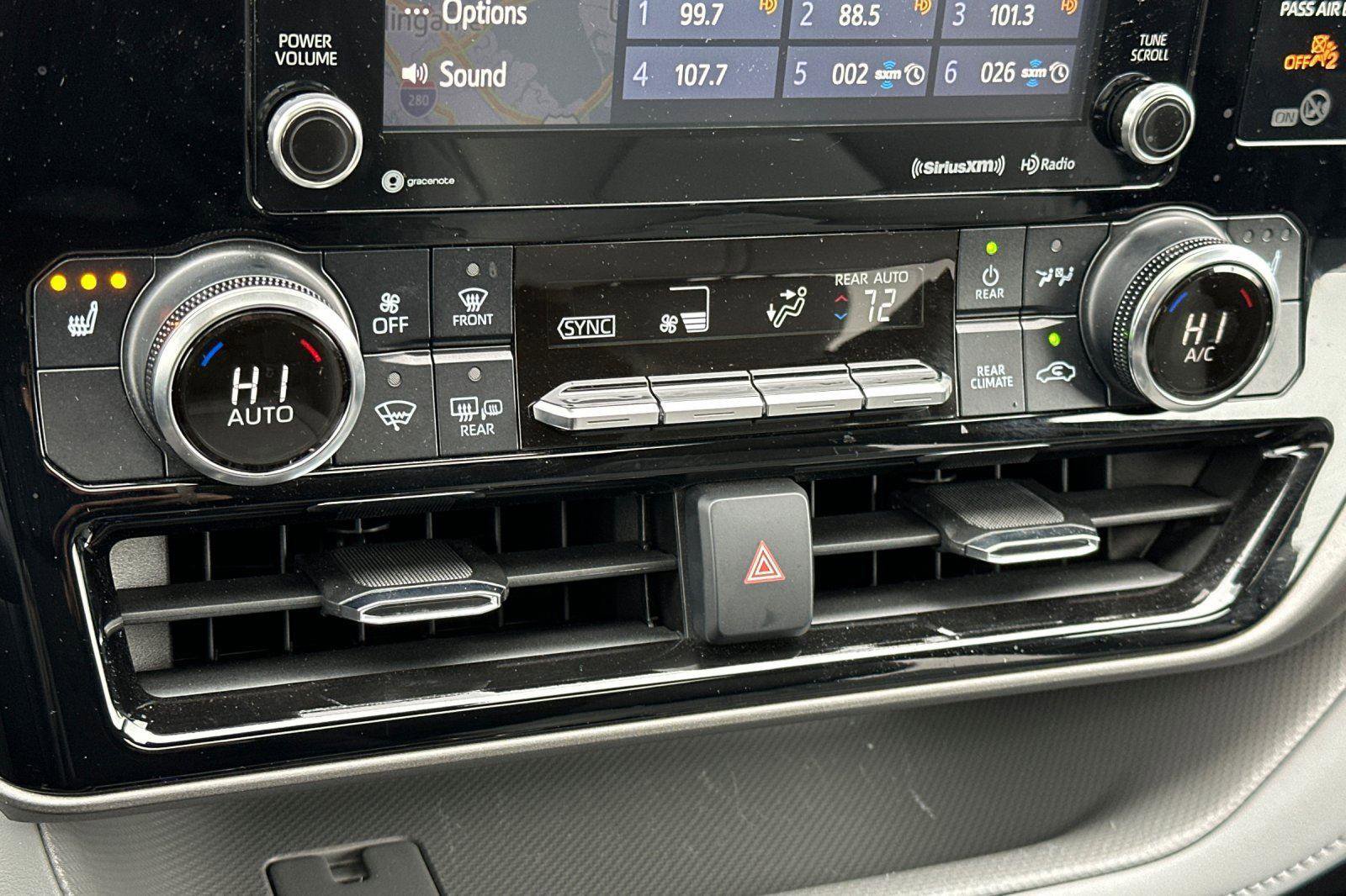 Used 2022 Toyota Highlander XLE image 22