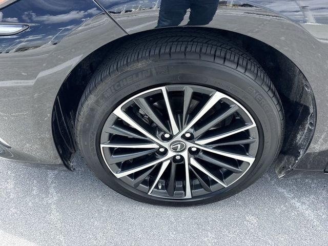 Certified 2024 Lexus ES 300h w/ Premium Package FWD image 10