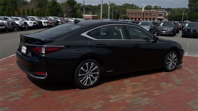 Used 2019 Lexus ES 300h w/ Premium Package image 2