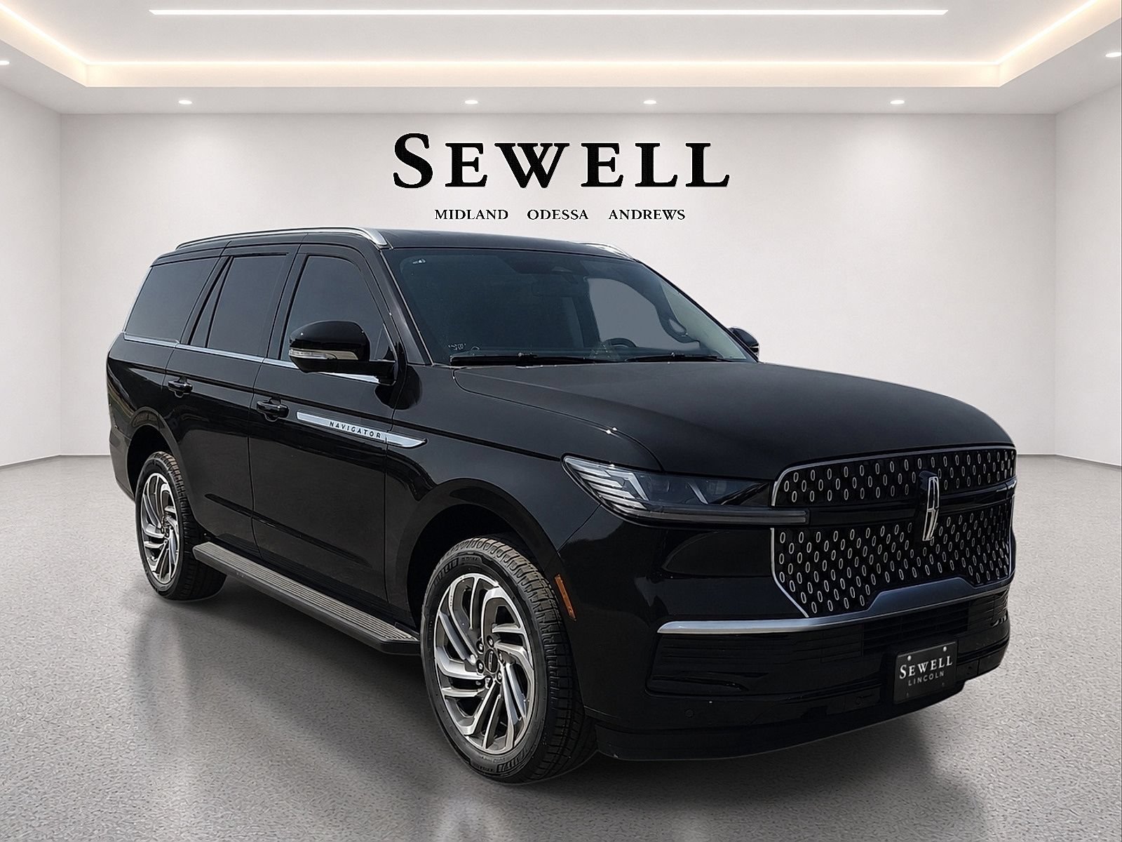 New 2027 Lincoln Navigator Premiere RWD image 2