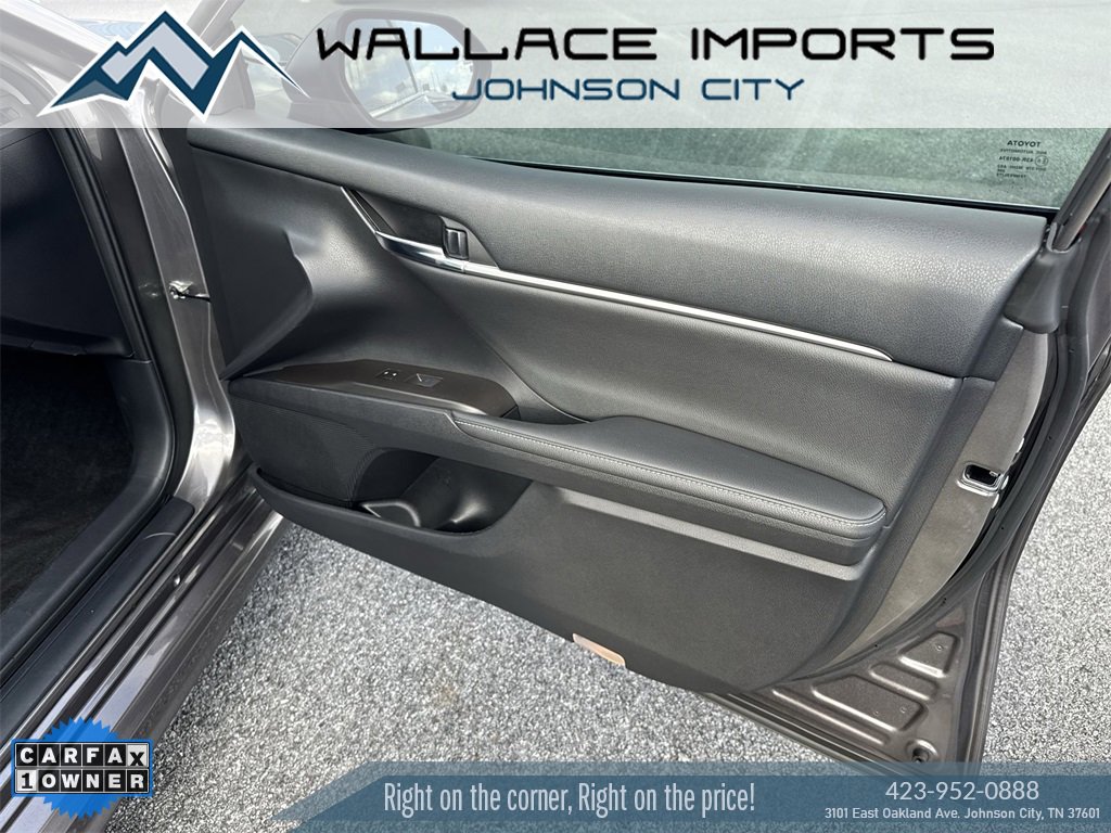 Used 2022 Toyota Camry XSE image 28