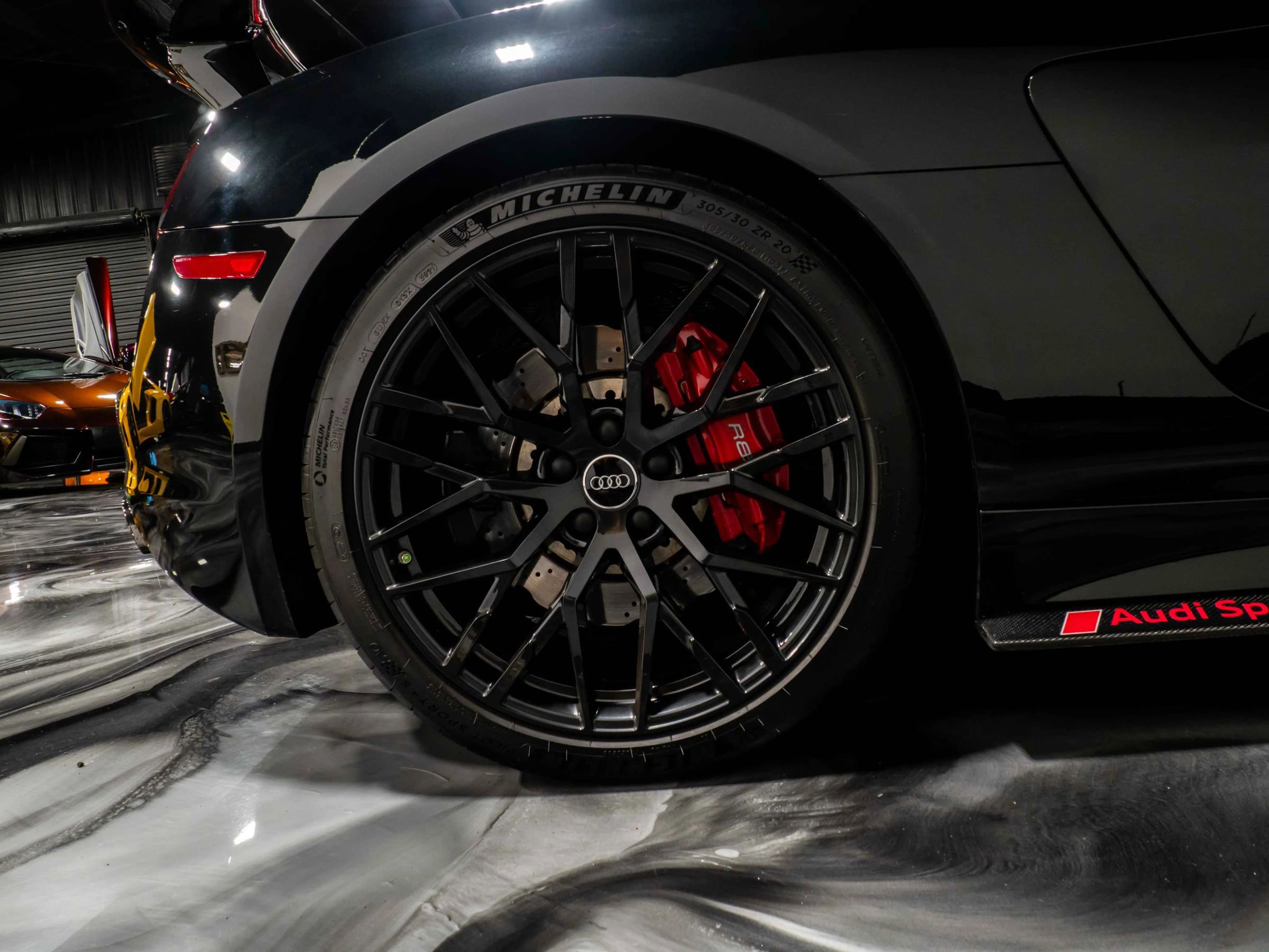 Used 2018 Audi R8 V10 w/ Premium Package image 18