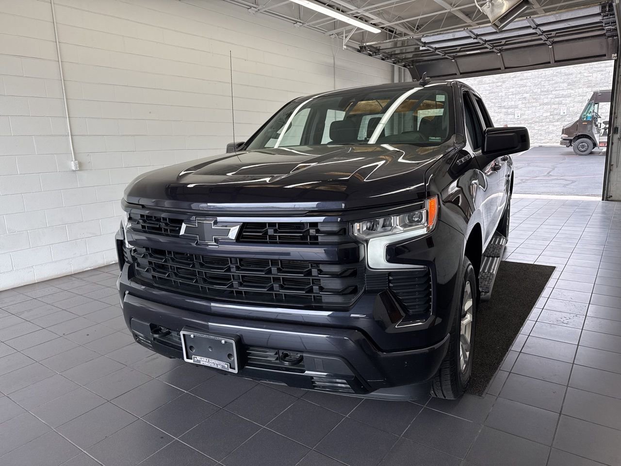 Used 2023 Chevrolet Silverado 1500 RST image 3